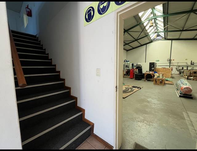 395M² WAREHOUSE TO LET IN KILLARNEY GARDENS